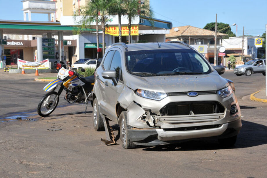 Carro Invade Preferencial E Causa Acidente Em Cruzamento Correio Do