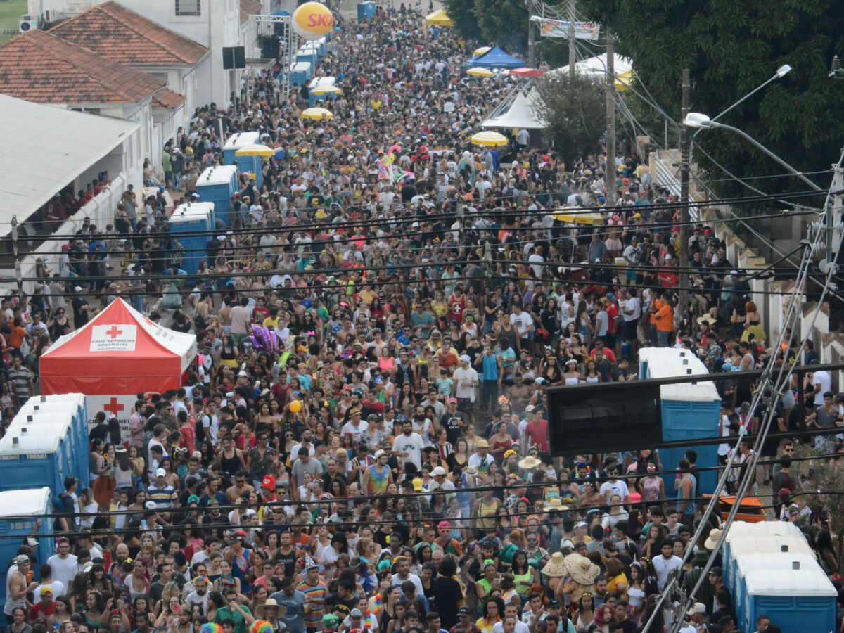 Carnaval volta para os moldes "pré-pandemia" e esquema vacinal completo é melhor forma de proteção contra a Covid-19