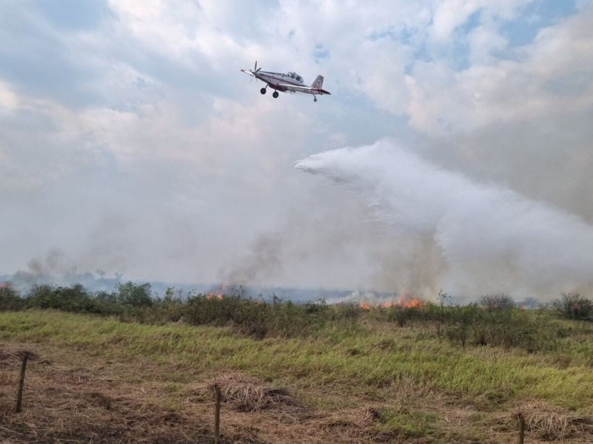 Avião Air Tractor do governo do Estado tem ajudado nas ações de combate aos incêndios florestais