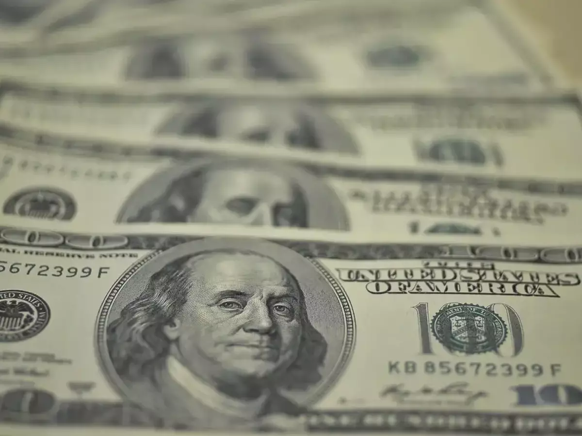 O dólar fechou em queda de 0,44% nesta sexta-feira (2), aos R$ 5,709.