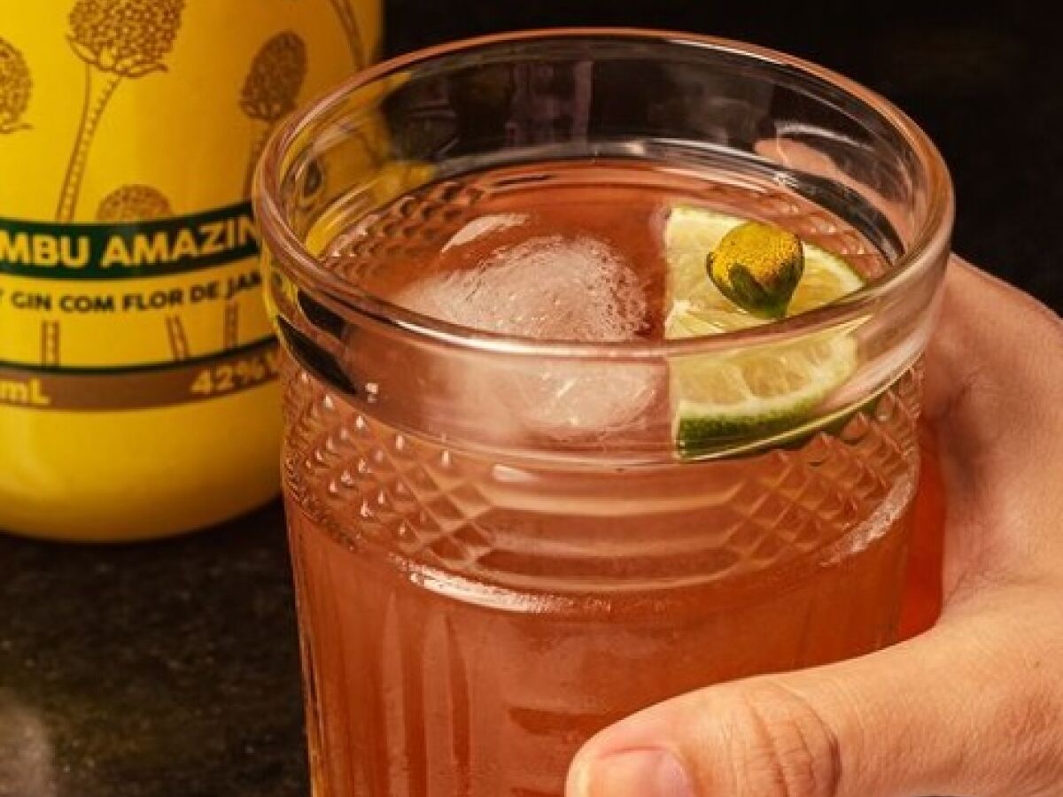 Gastronomia B+: Aprenda a fazer um drink de Gin com jambu