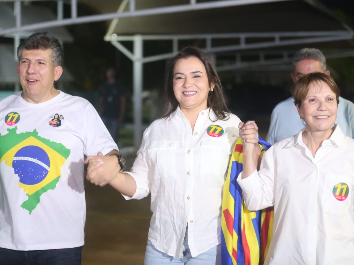A atual prefeita de Campo Grande, Adriane Lopes, comemorou o resultado do 1º turno das eleições junto com a família e acompanhada pela Senadora Tereza Cristina (PP)