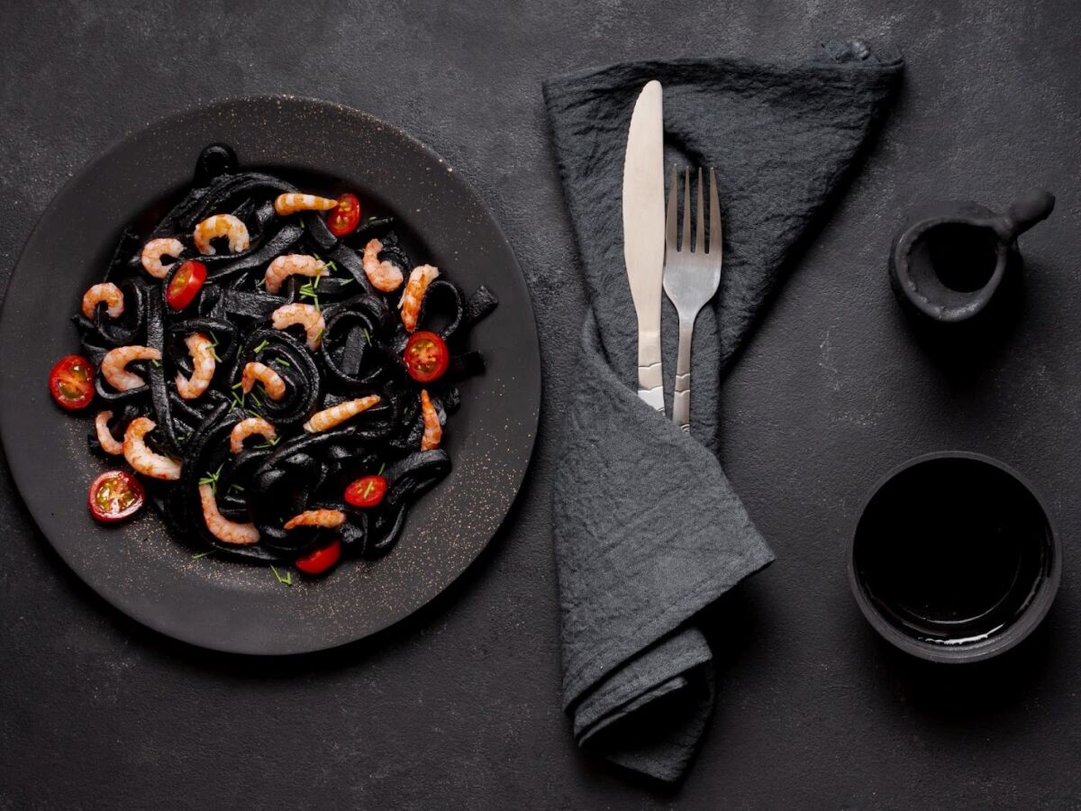 Gastronomia B+: Para a semana: Receita simples e sofisticada com massa negra e frutos do mar
