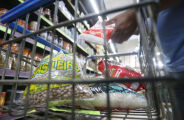 Apesar da tr&eacute;gua da infla&ccedil;&atilde;o, supermercados vendem menos comida