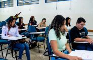 Governo abre aux&iacute;lio perman&ecirc;ncia para alunos de gradua&ccedil;&atilde;o e ensino m&eacute;dio