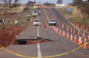 Asfalto da BR-163 cede, mas tráfego continua em meia pista