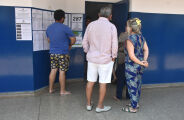Ao menos quatro pessoas morreram durante as elei&ccedil;&otilde;es deste domingo, 4