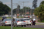 Jovem de 19 anos colide em poste e morre na avenida Duque de Caxias