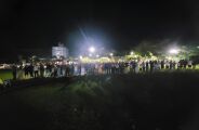 Mais de 50 amigos se reúnem para orar pela recuperação de motociclista em coma na Santa Casa