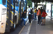 Frota de &ocirc;nibus refor&ccedil;ada e passe gratuito garantem transporte p&uacute;blico para o domingo