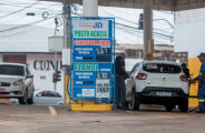 Preço da gasolina recua, mas só um terço do previsto