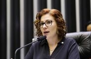 CCJ aprova cassação do mandato de Carla Zambelli; decisão final é do plenário da Câmara
