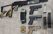 PF apreende pistolas e fuzis em condomínio de luxo