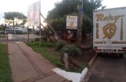 Comerciante transforma canteiro em &aacute;rea verde e vira alvo de amea&ccedil;as em frente a terminal