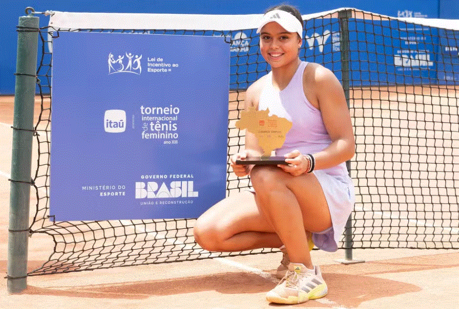 Nan&aacute; Silva conquista primeiro t&iacute;tulo como tenista profissional no simples aos 15 anos