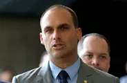 Eduardo Bolsonaro compartilha postagem que acusa Nikolas de atuar para 'se livrar do Bolsonaro'