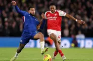 Chelsea se segura com um a menos e empata com o Arsenal em clássico tenso