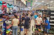 Fim de ano agita supermercados e forma filas lotadas para compras de R&eacute;veillon
