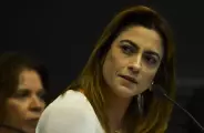 Soraya aconselha patriotas a doar Havaianas e "n&atilde;o rasgar dinheiro"