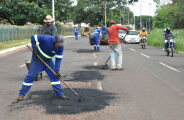 Projeto visa m&atilde;o de obra prisional para tapar buracos em Campo Grande 