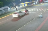 Motociclista &eacute; atingido por carro que n&atilde;o respeitou sinaliza&ccedil;&atilde;o