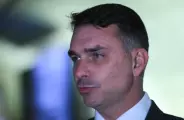 Fl&aacute;vio Bolsonaro classifica posicionamento do governo sobre EUA X Ir&atilde; como 'inaceit&aacute;vel'