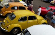 Evento re&uacute;ne 200 carros antigos com exposi&ccedil;&atilde;o de Fusca e outras rel&iacute;quias