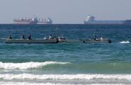 Dois navios cargueiros s&atilde;o atingidos por proj&eacute;teis no Estreito de Ormuz