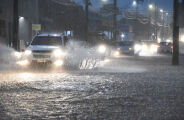 Chuva de 45 mil&iacute;metros volta a alagar bairros em Campo Grande