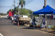 Ambulantes acampam 24 horas antes de show em posto de gasolina