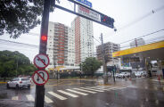 Multa para convers&atilde;o &agrave; esquerda na Avenida Afonso Pena entra em vigor
