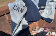 Beb&ecirc; encontrado em lixeira era menino e estava enrolado em casaco