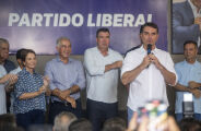 Em Campo Grande, Fl&aacute;vio Bolsonaro chama Lula de 'mercadoria vencida'