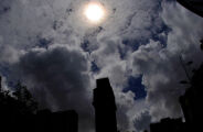 Semana deve ser de temperaturas amenas e chuva s&oacute; volta no m&ecirc;s que vem
