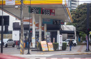 Desde o in&iacute;cio da guerra no Ir&atilde;, pre&ccedil;o da gasolina subiu mais de R$ 0,50 em Campo Grande