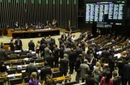 Congresso derruba veto de Lula e libera emenda para dar trator, cesta b&aacute;sica e dinheiro nas elei&ccedil;&otilde;es