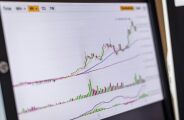 A import&acirc;ncia da an&aacute;lise na leitura e no envolvimento com criptoativos