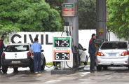 Postos de gasolina boicotam consumidores e elevam pre&ccedil;o