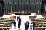 C&acirc;mara aprova PEC que amplia imunidade tribut&aacute;ria para igrejas