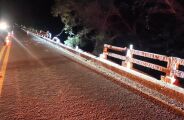Caminh&atilde;o rompe mureta na ponte da BR-163 e afunda no Rio Vacaria