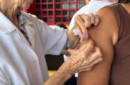 Drive-thru de vacina&ccedil;&atilde;o supera 10 mil doses previstas