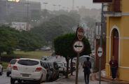 Frente fria polar avan&ccedil;a por MS e promete semana gelada e chuvosa