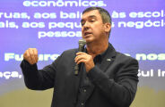 "Pol&iacute;tica &eacute; coisa s&eacute;ria e n&atilde;o entro nessa discuss&atilde;o", diz Riedel sobre v&iacute;deo feito com IA por Catan
