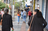 56% votam em candidato a favor do fim da taxa blusinhas, mostra pesquisa