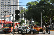 Viatura da PM pega fogo no centro de Campo Grande