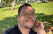 Ator de 32 anos vai a motel com 2 homens e &eacute; encontrado morto horas depois
