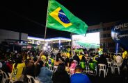 Mesmo com chuva, Cidade da Copa junta 5 mil torcedores em Campo Grande 
