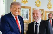 Lula e Trump se cumprimentam durante evento social no G7