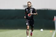 Neymar vai a campo pela primeira vez em treino da sele&ccedil;&atilde;o brasileira