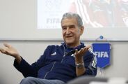 Internado, Parreira passa por cirurgia no Rio de Janeiro